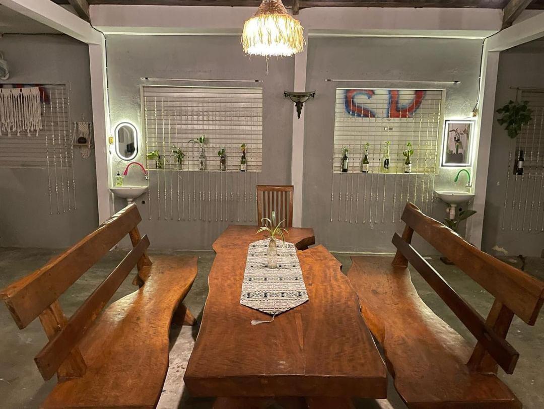 Loyal Friend Hostel كاريمونجاوا المظهر الخارجي الصورة