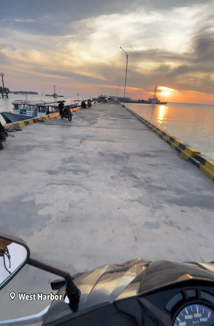 Loyal Friend Hostel كاريمونجاوا المظهر الخارجي الصورة