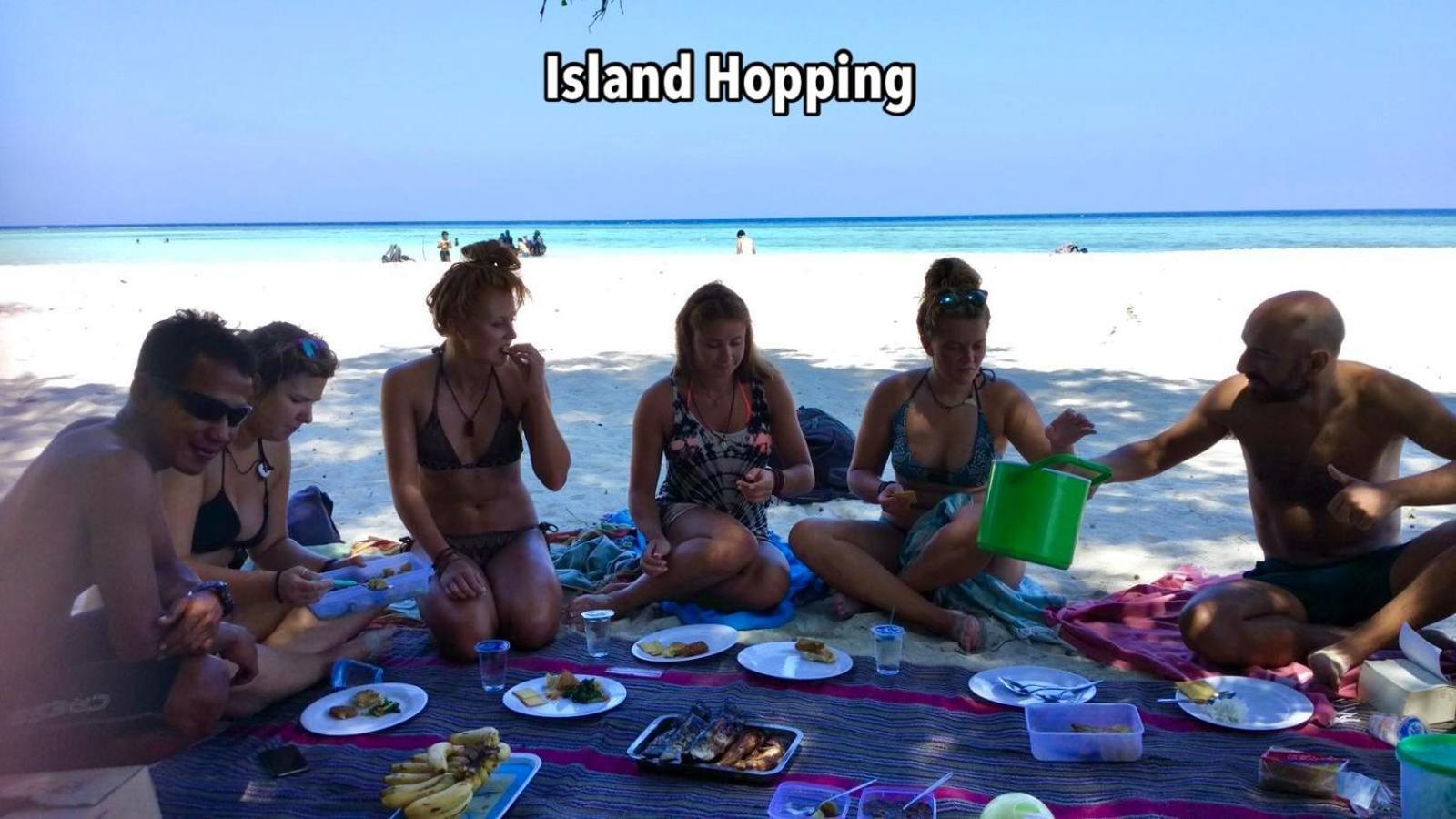Loyal Friend Hostel كاريمونجاوا المظهر الخارجي الصورة