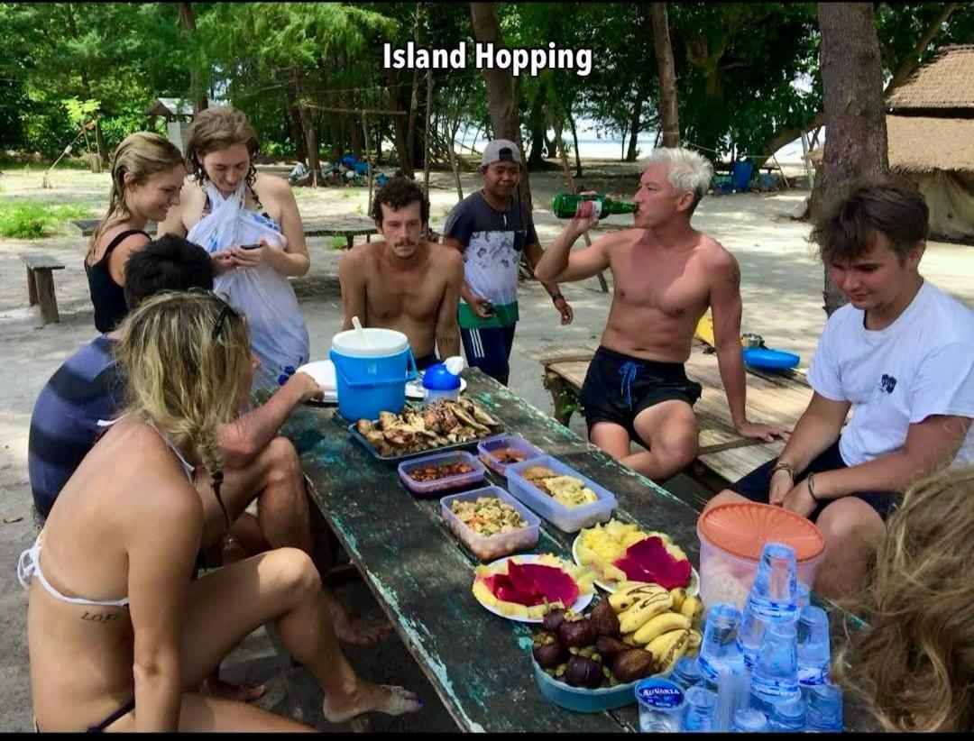 Loyal Friend Hostel كاريمونجاوا المظهر الخارجي الصورة