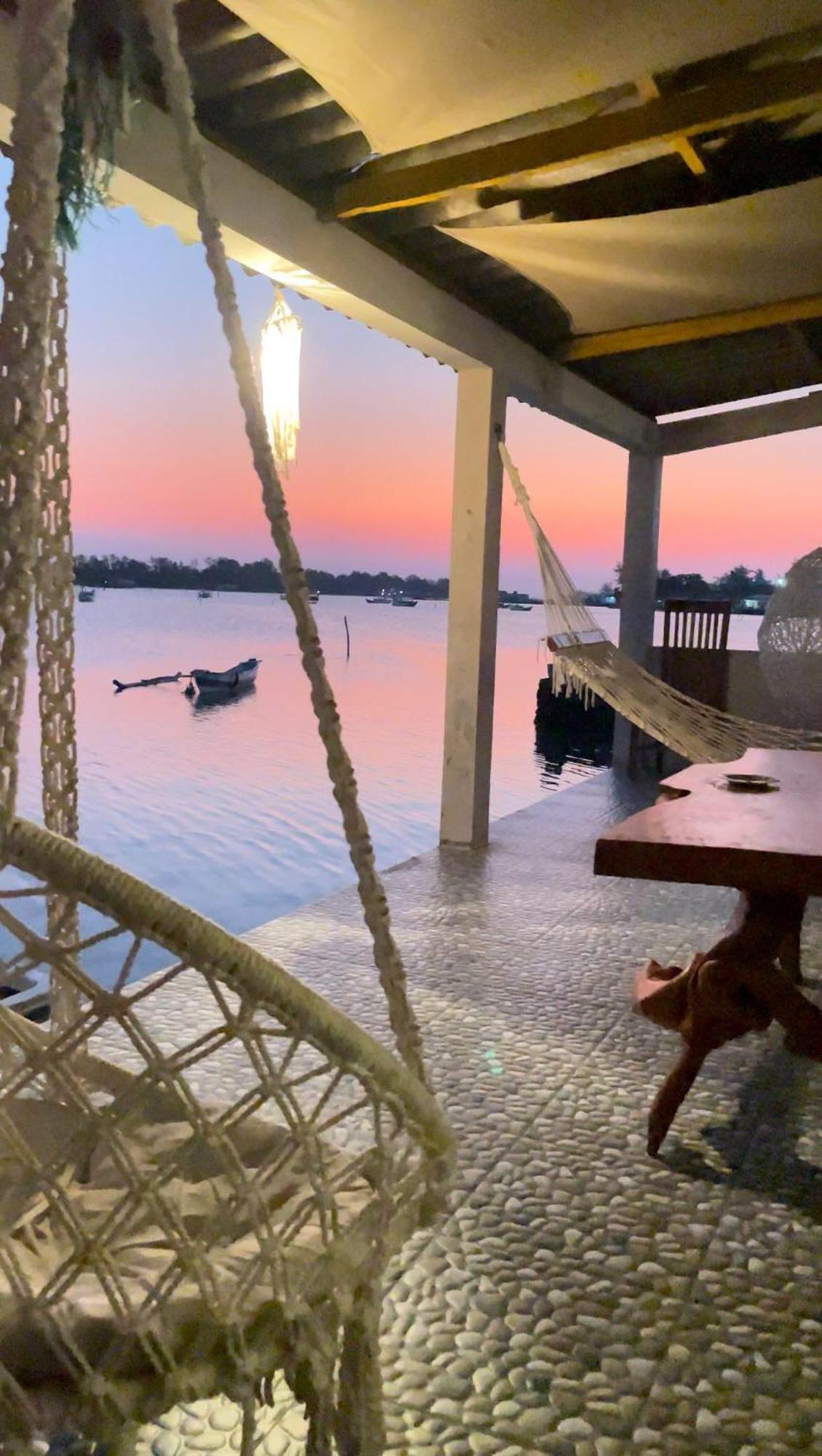 Loyal Friend Hostel كاريمونجاوا المظهر الخارجي الصورة