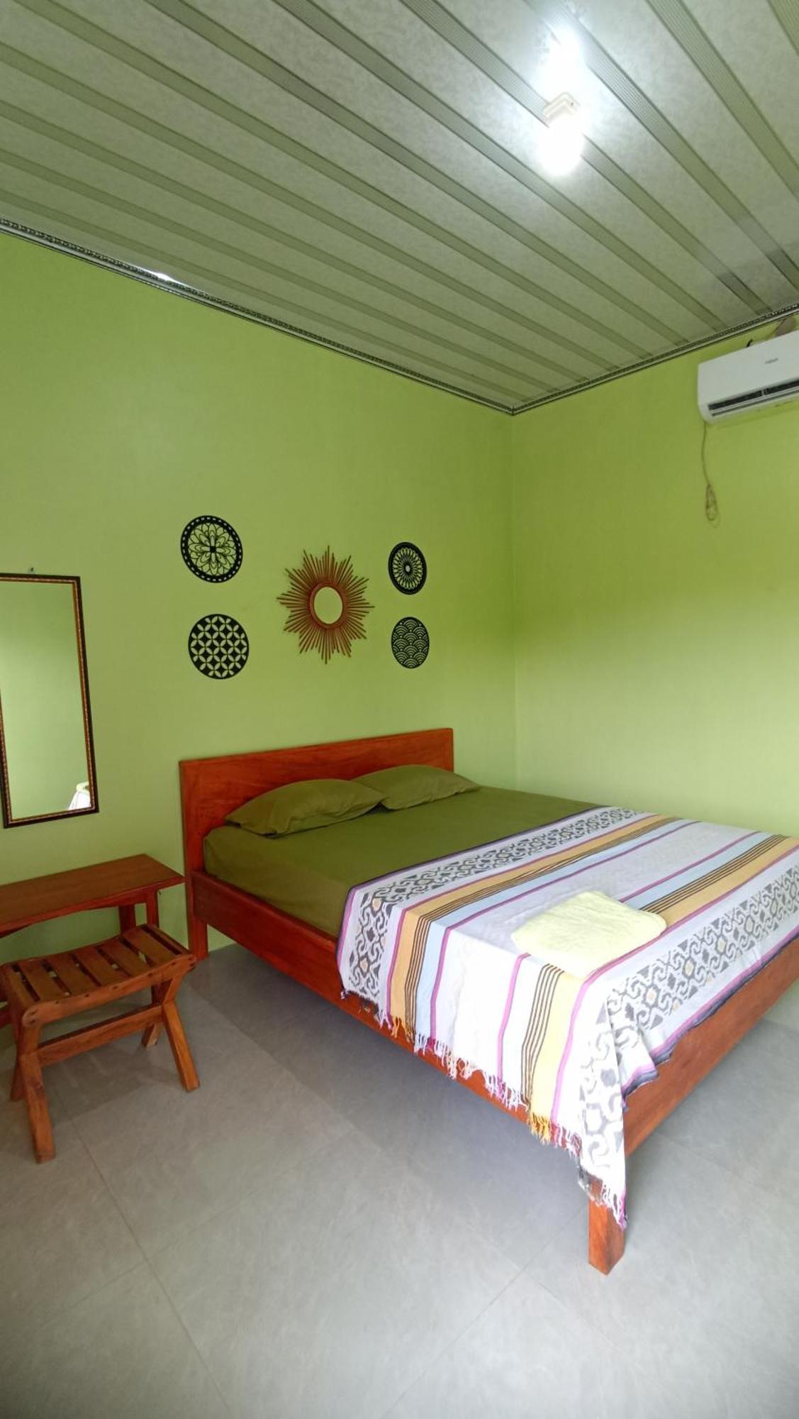 Loyal Friend Hostel كاريمونجاوا المظهر الخارجي الصورة