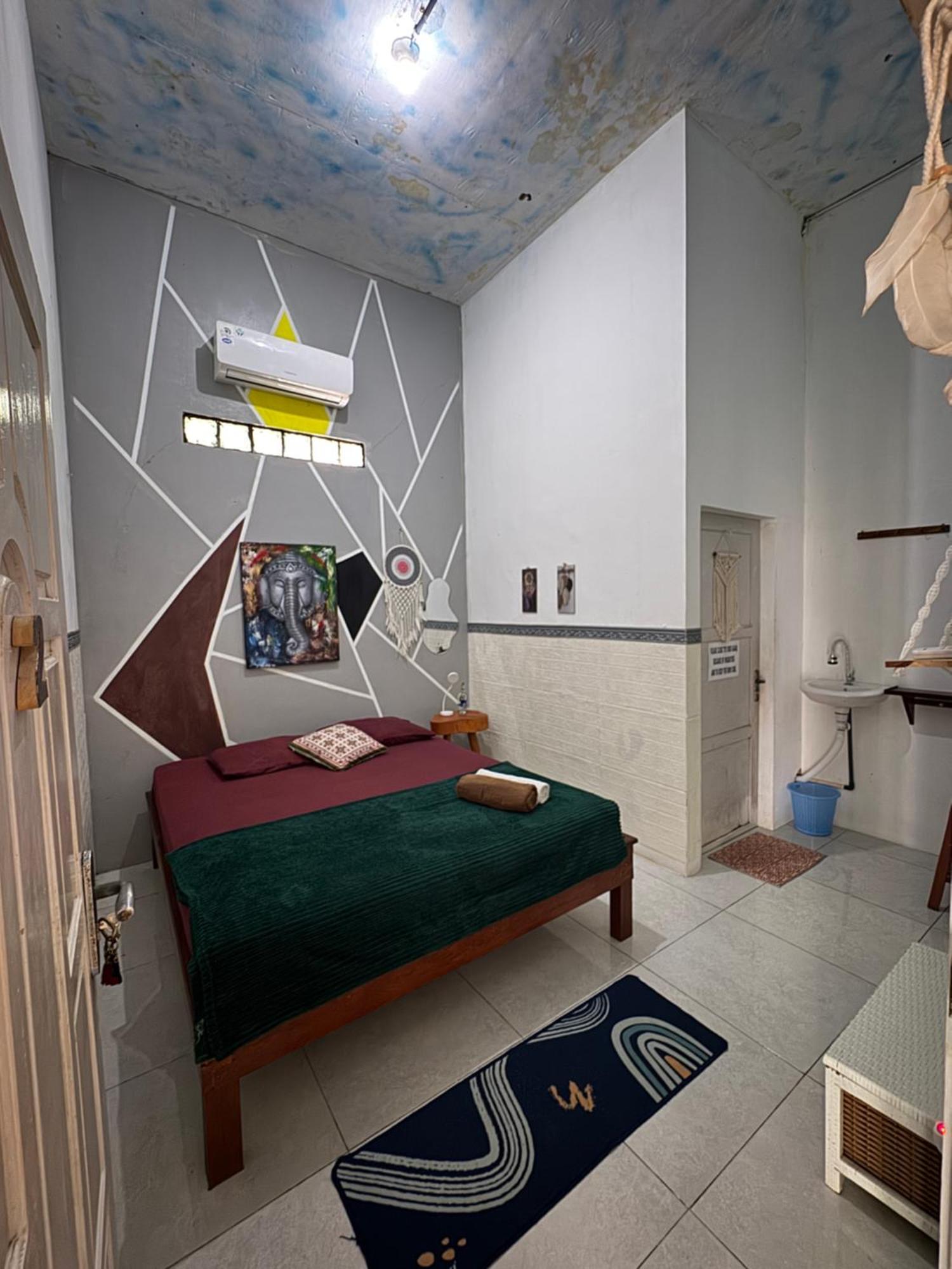 Loyal Friend Hostel كاريمونجاوا المظهر الخارجي الصورة