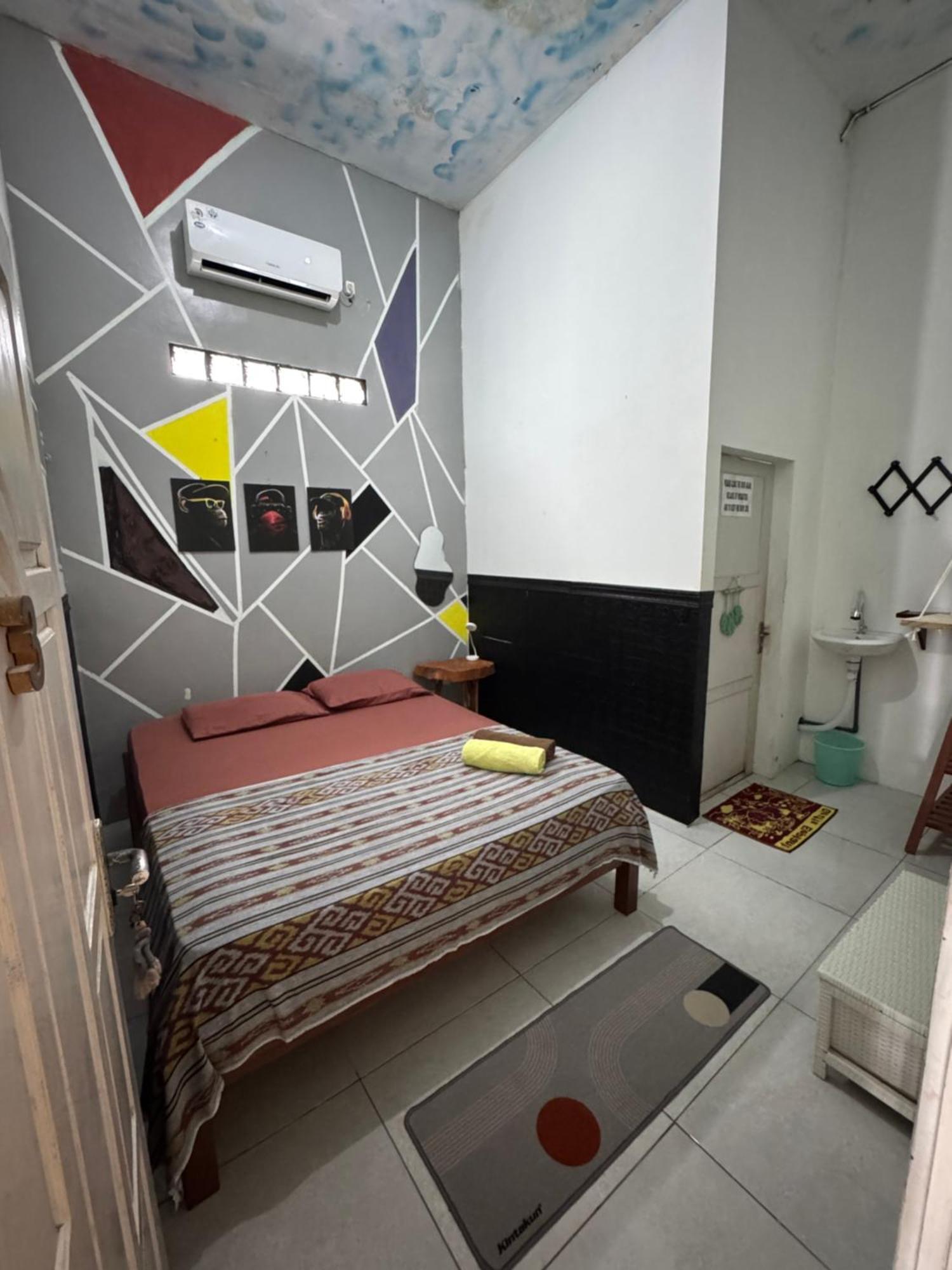 Loyal Friend Hostel كاريمونجاوا المظهر الخارجي الصورة
